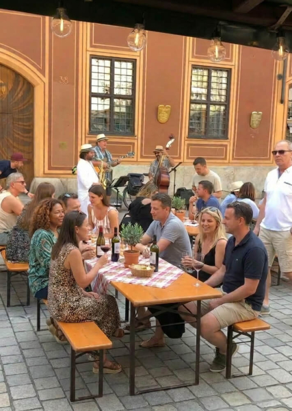 Weinstraße Augsburg After Work Tisch